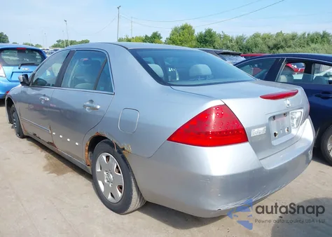 2007 Honda Accord 2.4 Lx z USA, uszkodzony, nr VIN 1HGCM56467A152542